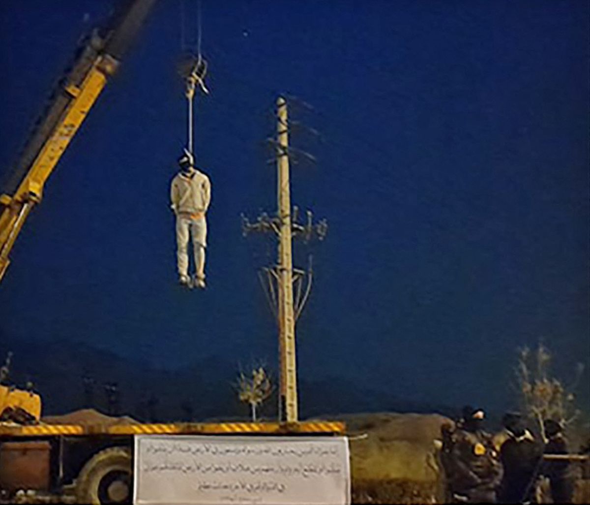 Irán ahorca en público al segundo preso ejecutado por su participación en las protestas