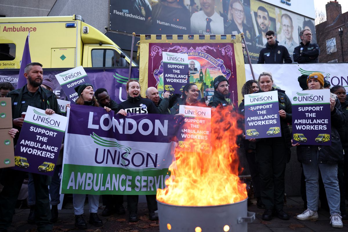 La huelga de ambulancias agudiza la tensión del ‘invierno del descontento’ en el Reino Unido