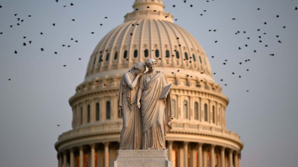Líderes del Congreso presentan proyecto de ley para evitar el cierre del gobierno