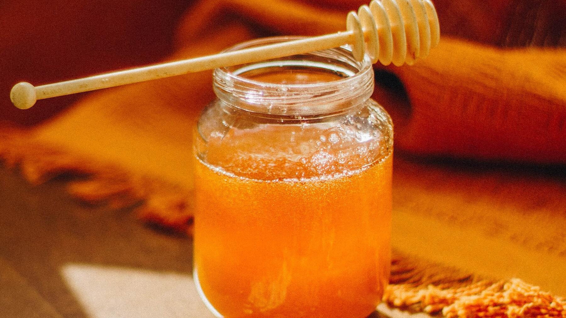 Llevas guardando mal la miel toda la vida: esta es la forma correcta