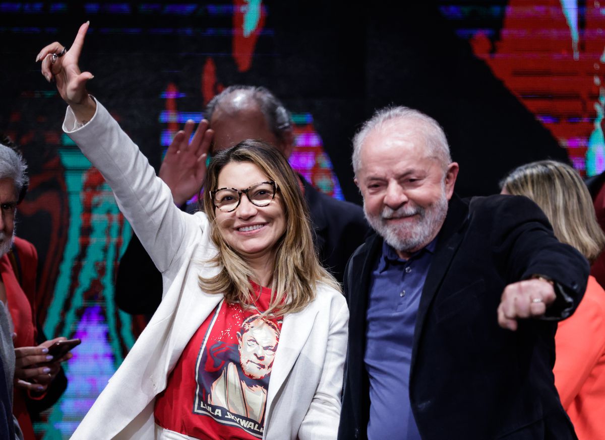 Lula da a su esposa Rosangela Silva protagonismo en la transición en Brasil