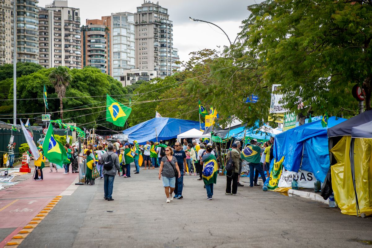 Lula espera que las protestas golpistas se deshagan voluntariamente pero no descarta tomar medidas