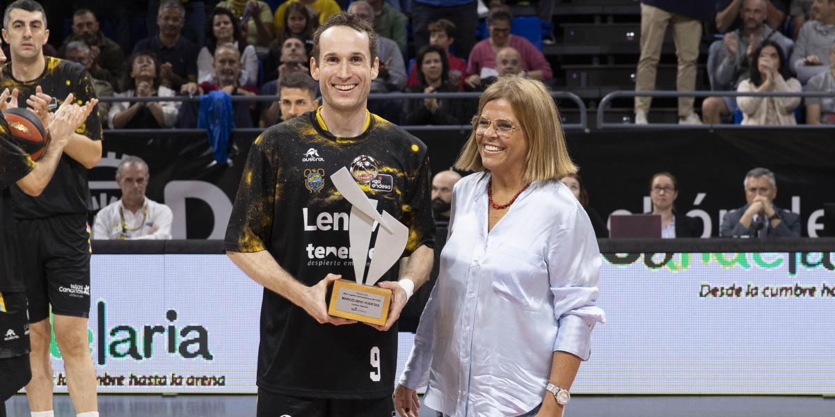 Marcelinho Huertas recibió el Premio al Mejor Jugador Latinoamericano 2021/2022