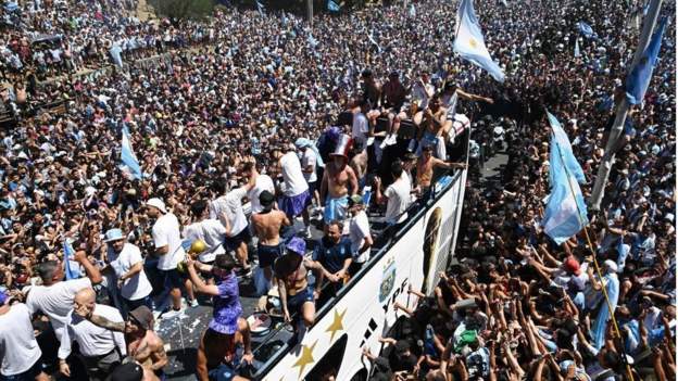 Mundial 2022: cómo se desarrollaron las caóticas celebraciones de Argentina