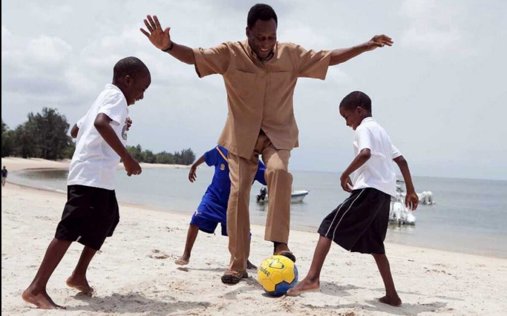 Pelé despeja dudas sobre su hospitalización