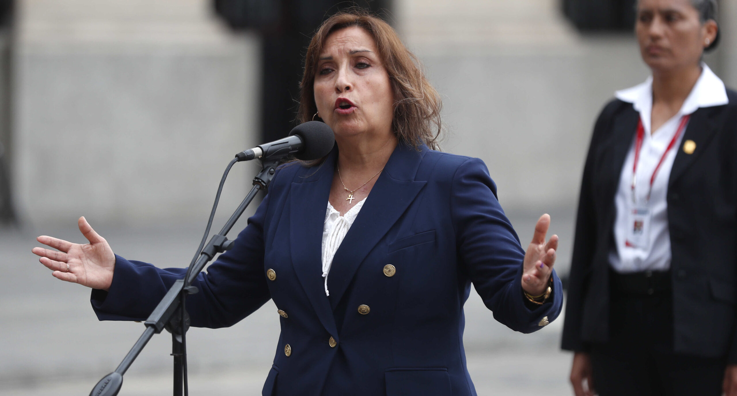 Presidenta de Perú, Diana Boluarte, propondrá adelantar las elecciones generales de 2024