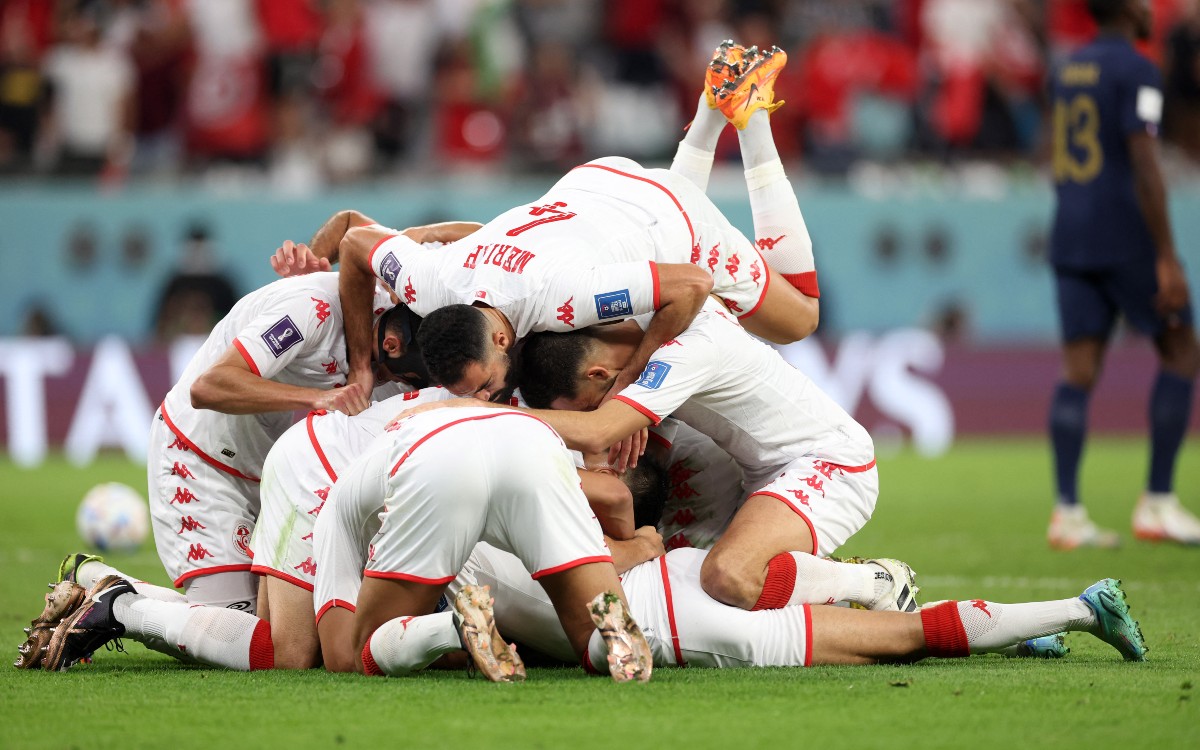 Qatar 2022:  Le pegan tunecinos al orgullo del campeón del mundo  | Fotogalería