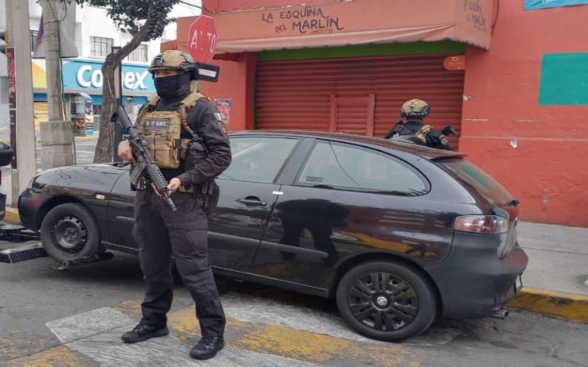 Recupera policía vehículo negro usado en atentado contra Ciro Gómez Leyva