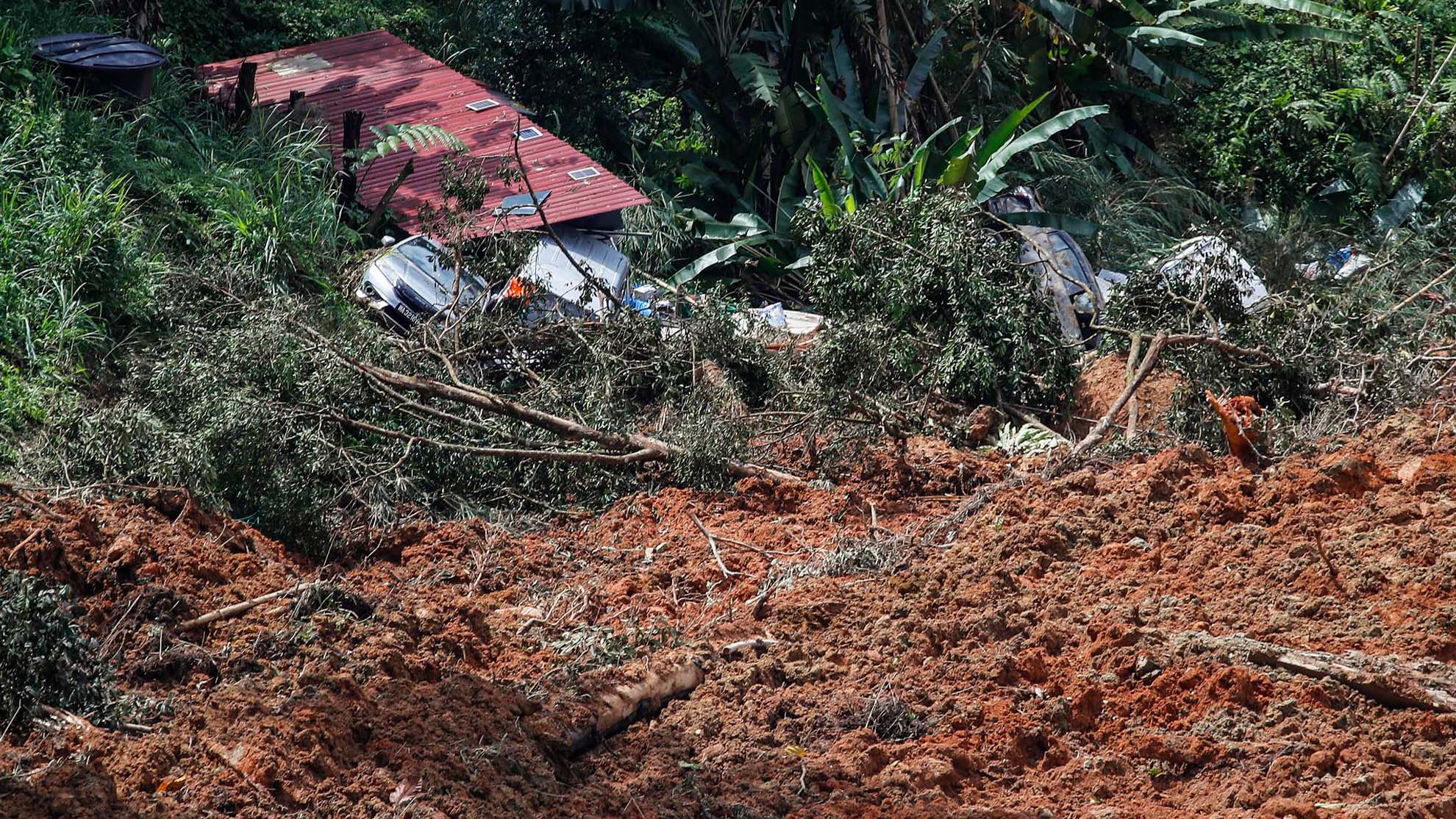 Repentino deslizamiento de tierra deja 21 muertos y 15 sepultados en Malasia