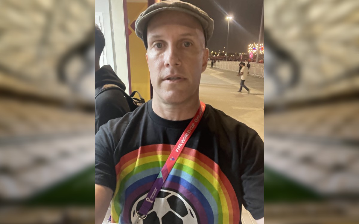 Reportan muerte de periodista que uso playera de arcoíris en Qatar | Video