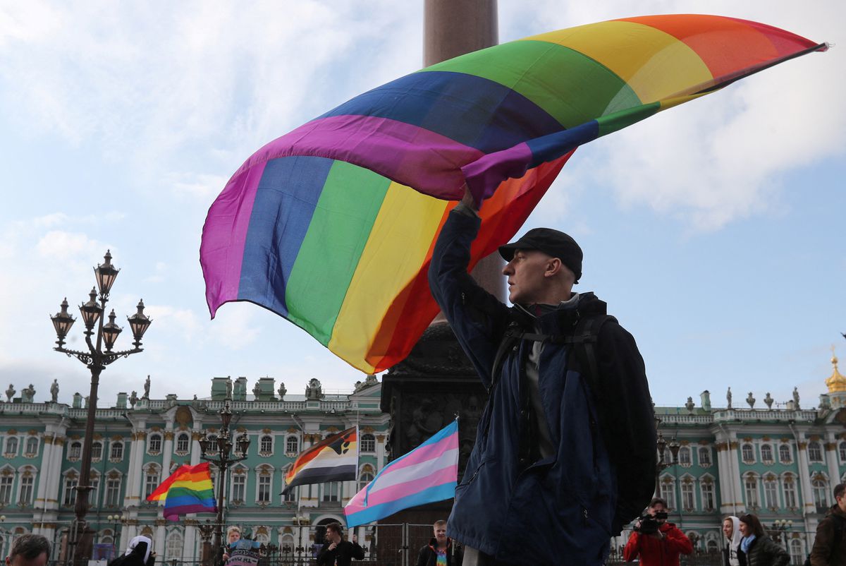 Rusia apunta en su primera lista negra a las organizaciones LGTBI e incluirá a los críticos con el alistamiento militar