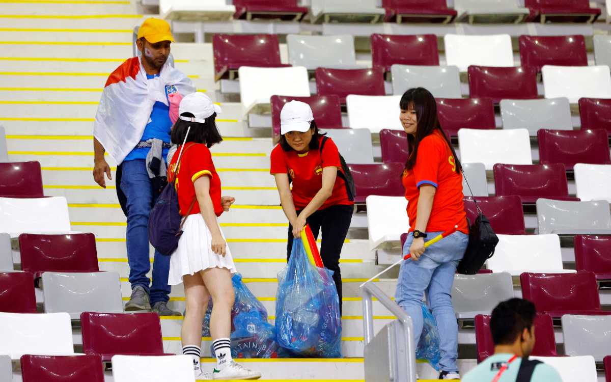 Samuráis Azules celebraron y luego limpiaron el estadio