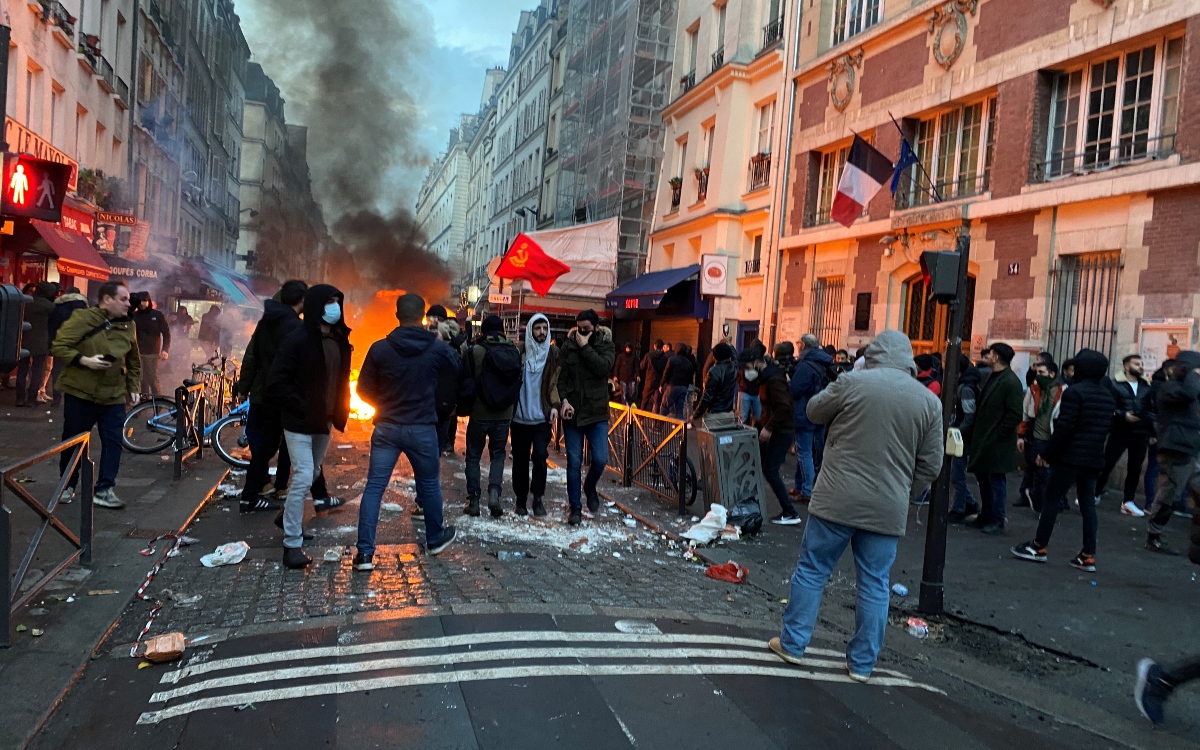 Se desatan protestas en París tras atentado en centro cultural kurdo