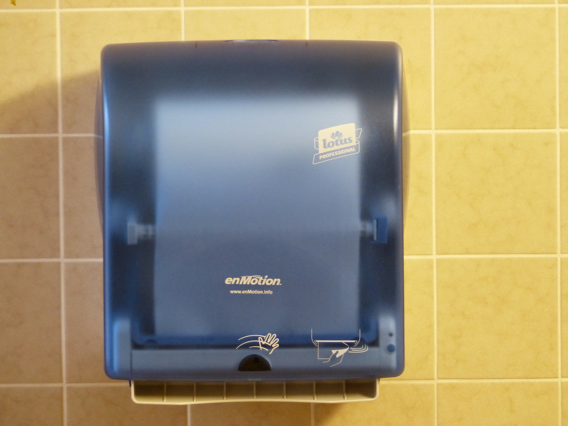 Secadores de manos: ¿qué esconden en su interior?