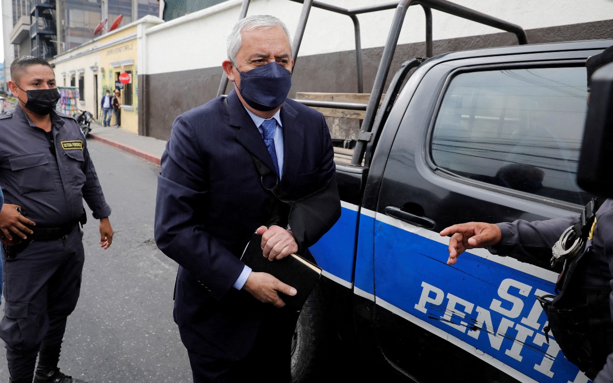 Sentencian a 16 años de prisión a expresidente de Guatemala por corrupción