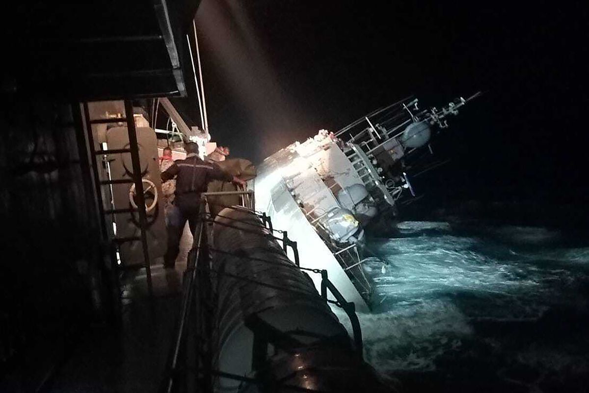 Tailandia despliega buques de guerra para localizar a 33 militares desaparecidos en un naufragio