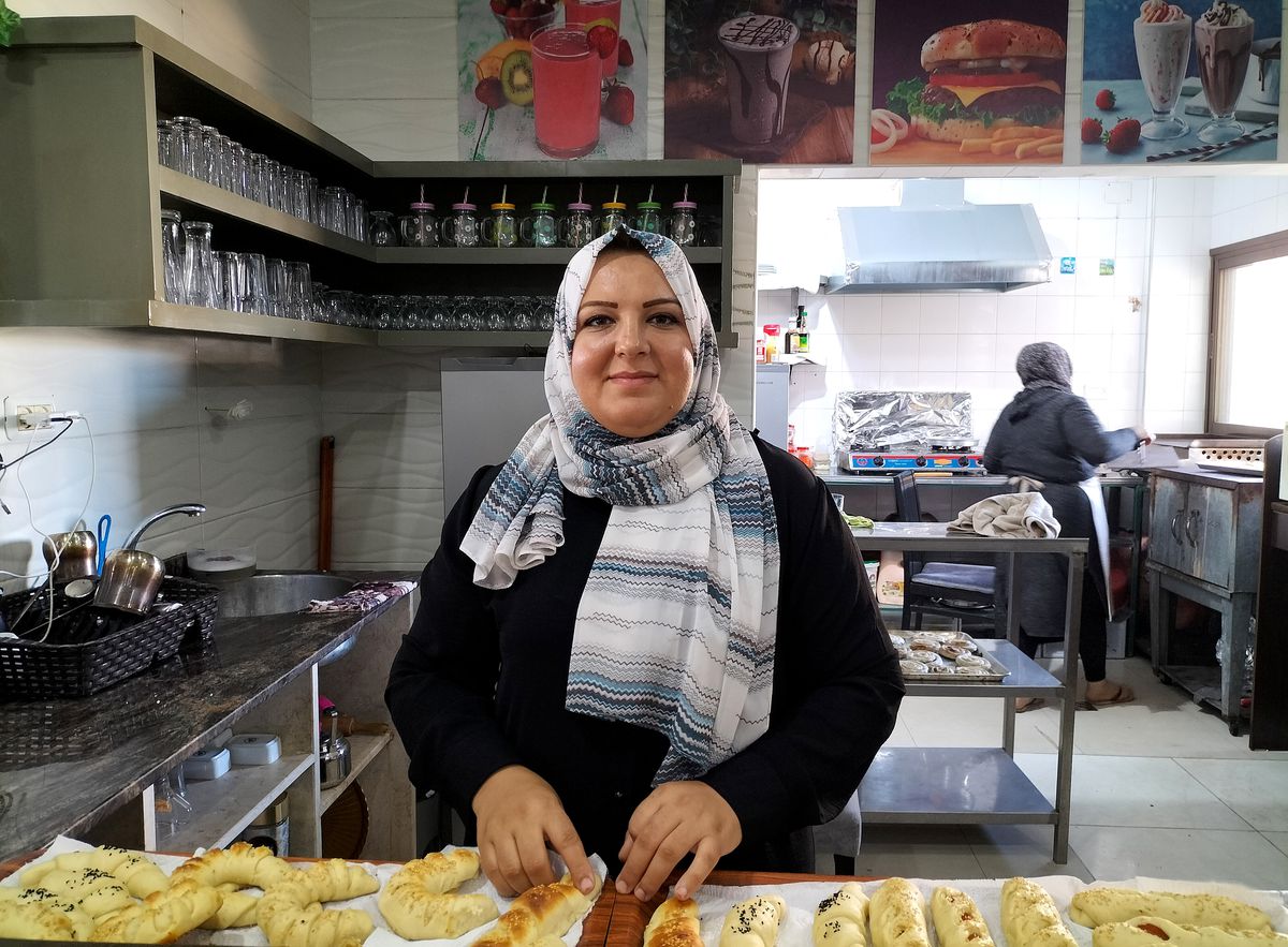 Una cafetería en Gaza de mujeres solo para mujeres