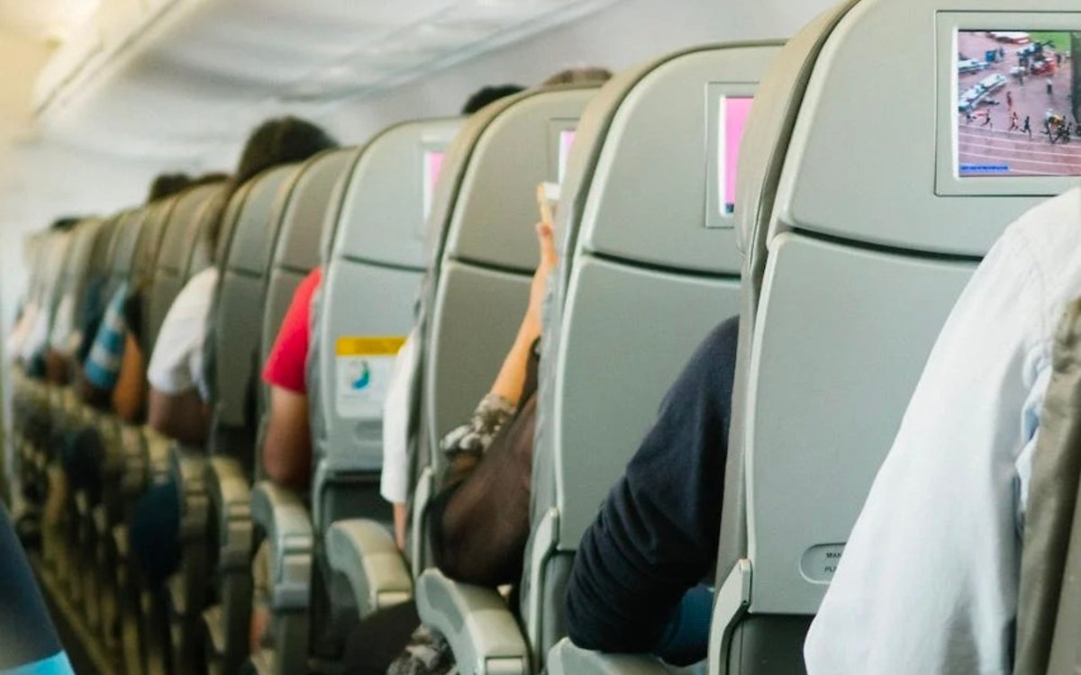 Viva Aerobus responde a pasajeros por falta de oxígeno en vuelo | Video