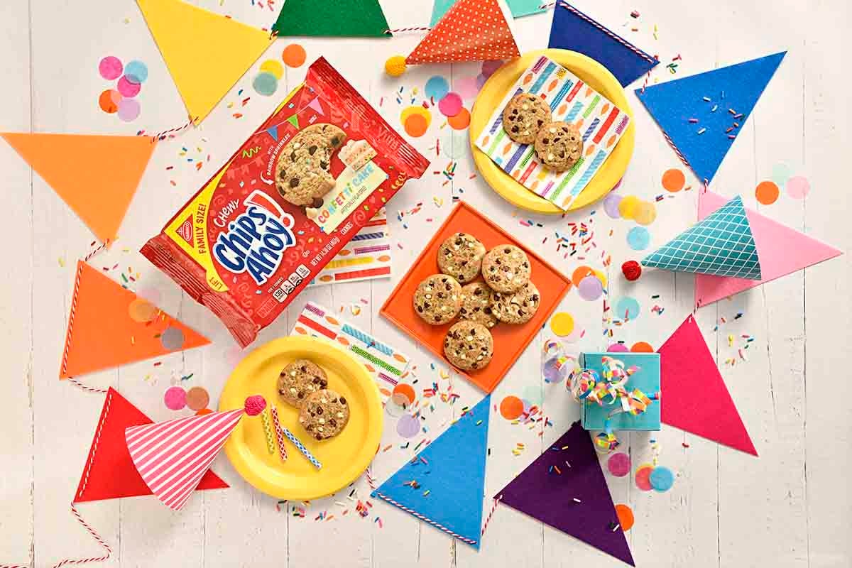 ¡Chips Ahoy!  Celebra el Año Nuevo y su 60 cumpleaños con nuevas galletas de pastel de confeti masticable