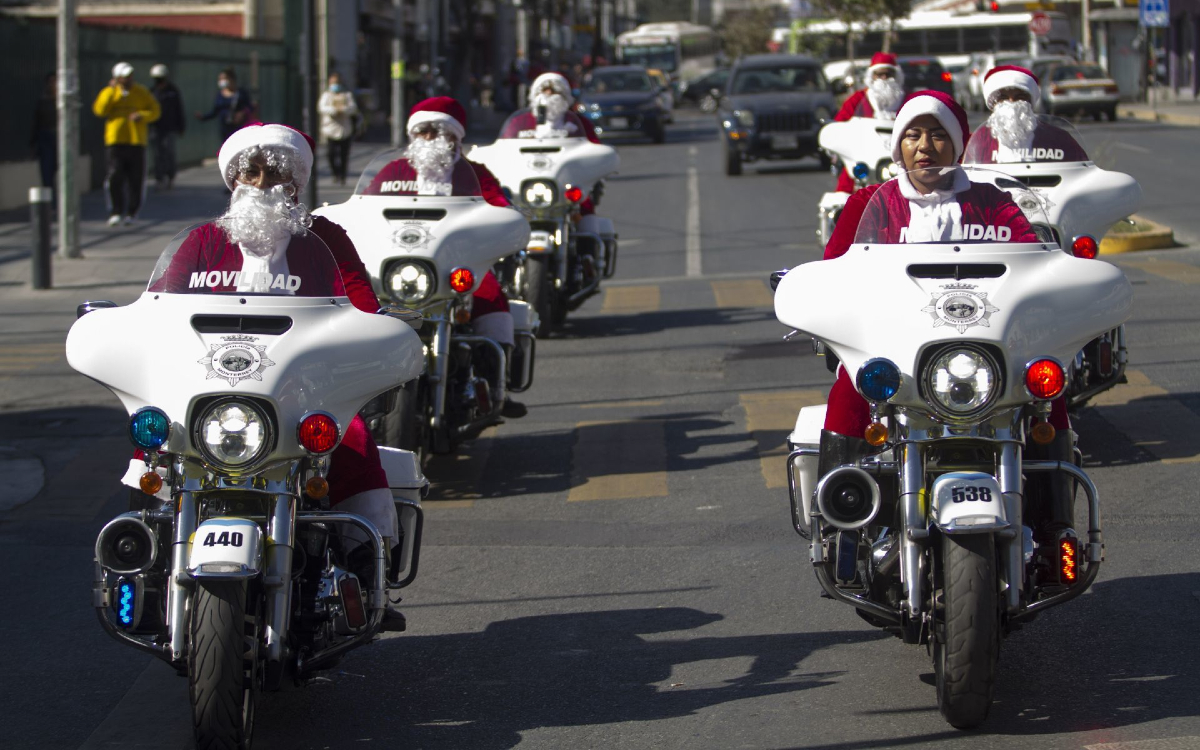 ¡Ho, ho, ho! Policías de Tránsito se visten de Santa Claus y salen a las calles de Monterrey | Video