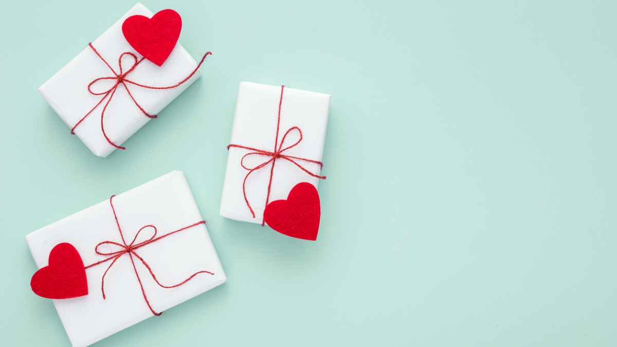 ¿Por qué se hacen regalos en San Valentín? El origen comercial del amor