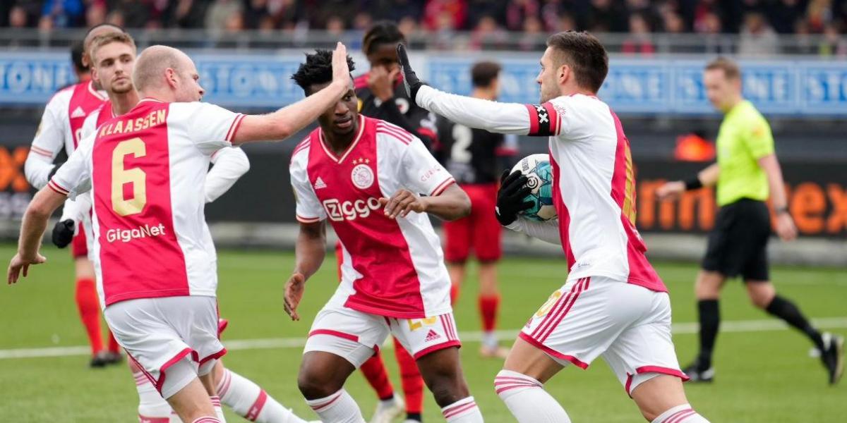1-4: Heitinga reanima al Ajax y firma una goleada en su debut