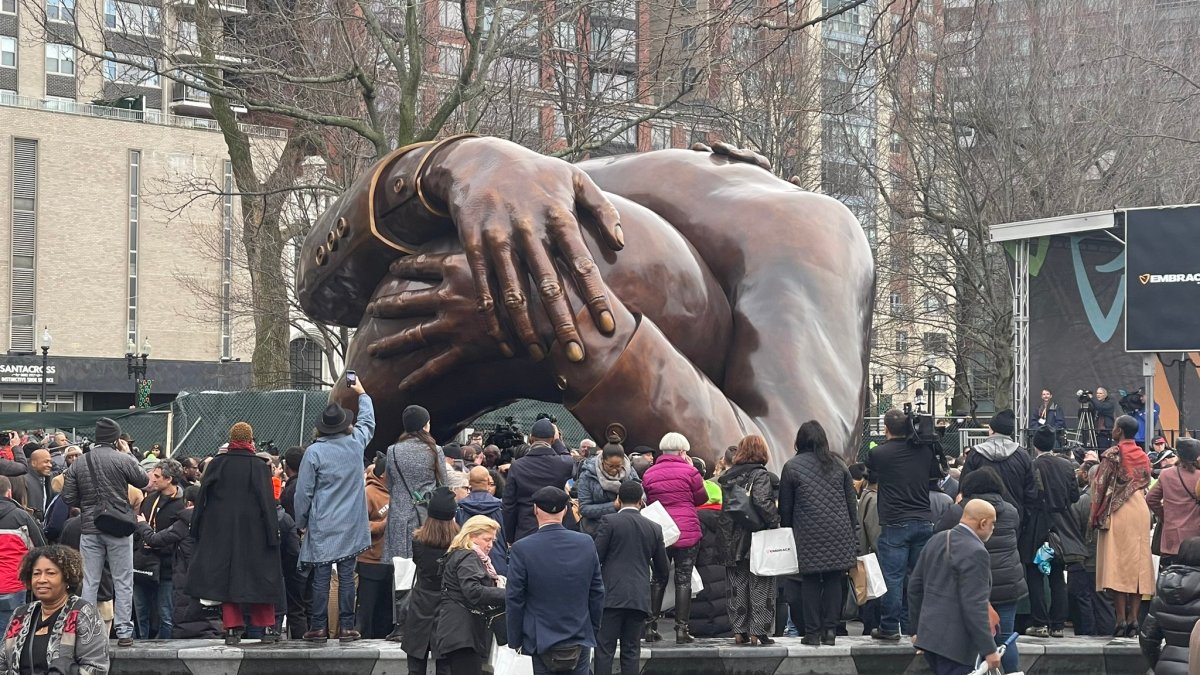 Inauguran la estatua “The Embrace” en Boston en honor a Martin Luther King
