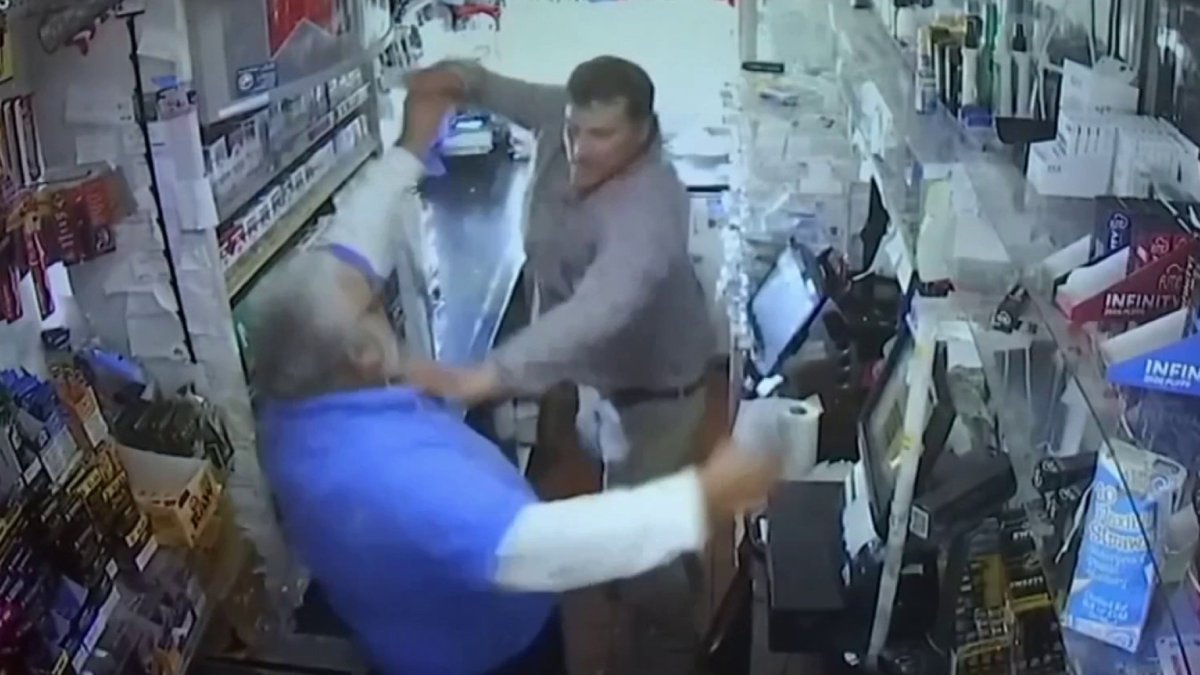 ataque a puñaladas en gasolinera queda captado en video