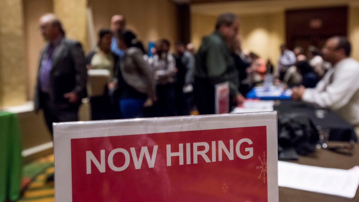 el desempleo cae en su nivel más bajo en 4 meses