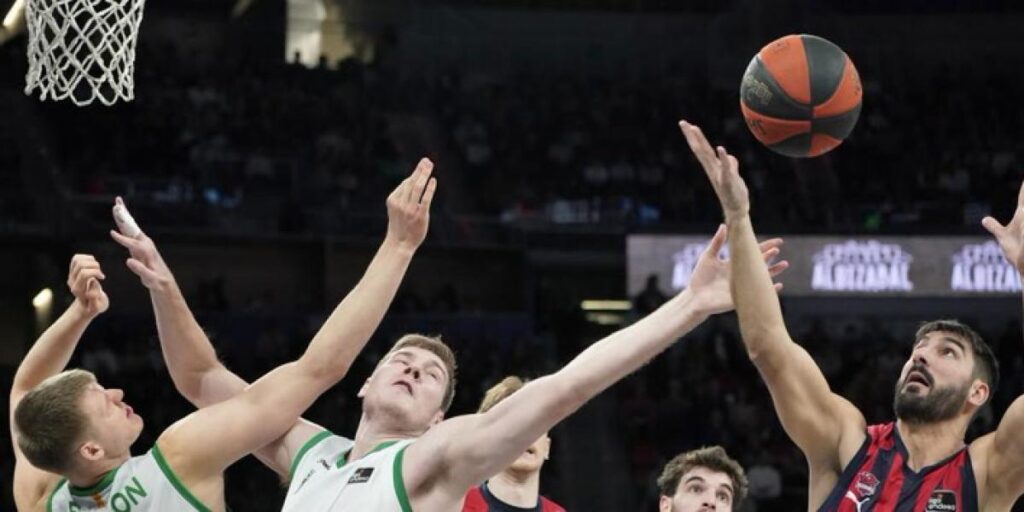 84-83: El Baskonia supera a la Penya en un final apretado