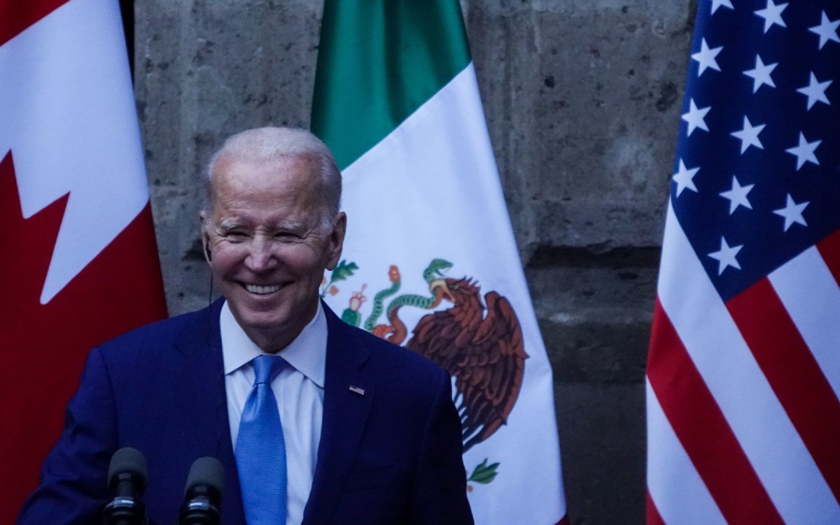 Biden se va con 'un gran sentido de logro', celebra Ken Salazar