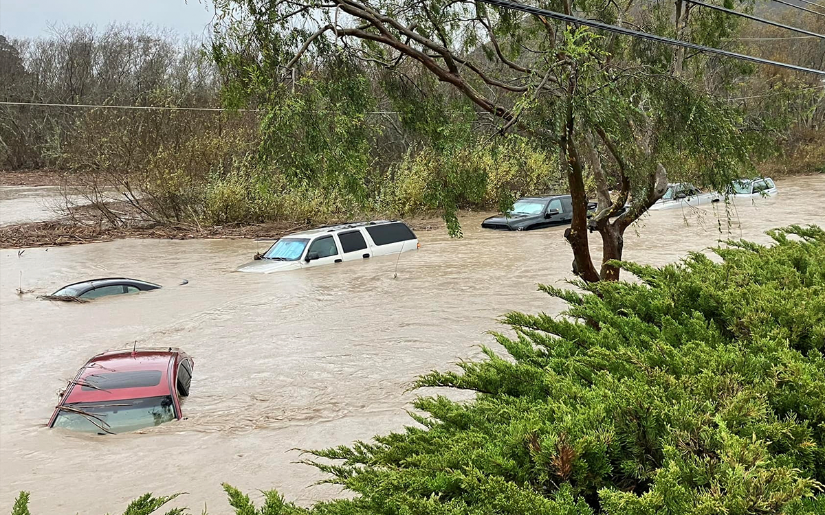 California en alerta por tormenta que ya deja 14 muertos