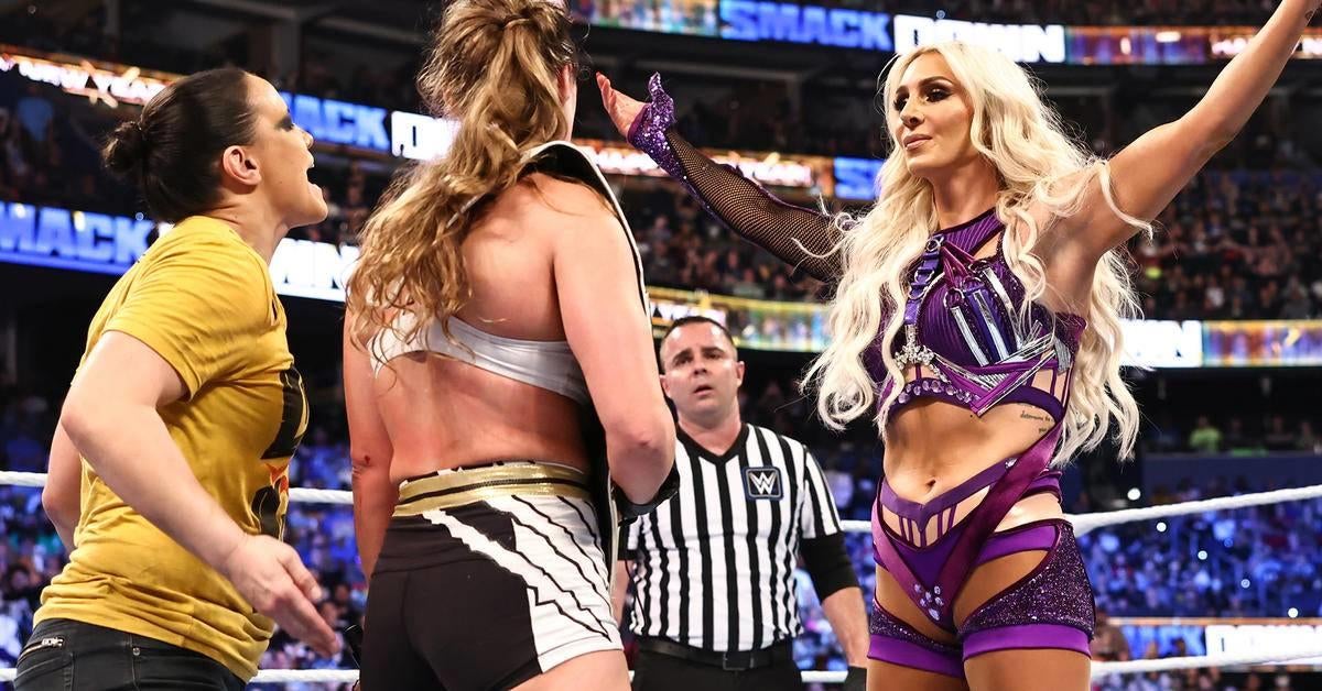 Charlotte Flair y Ric Flair reaccionan a su sorpresivo regreso y victoria en el Campeonato Femenil de SmackDown
