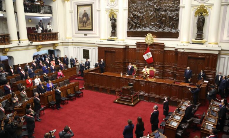 Congreso de Perú aprueba reconsiderar votación sobre adelanto de elecciones