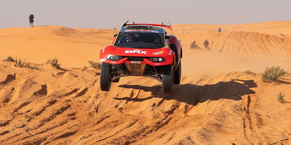 Dakar 2023, etapa 9: Loeb, vence y se cuela en el podio; Sainz resiste