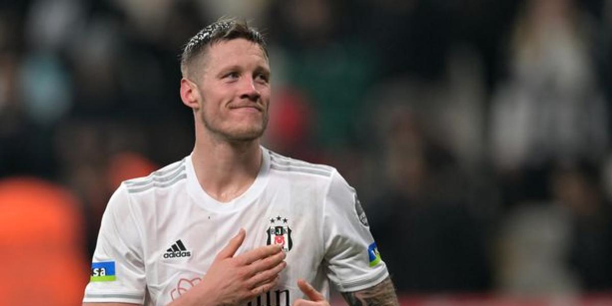 El Besiktas anuncia la marcha de Weghorst, que fichará por el United