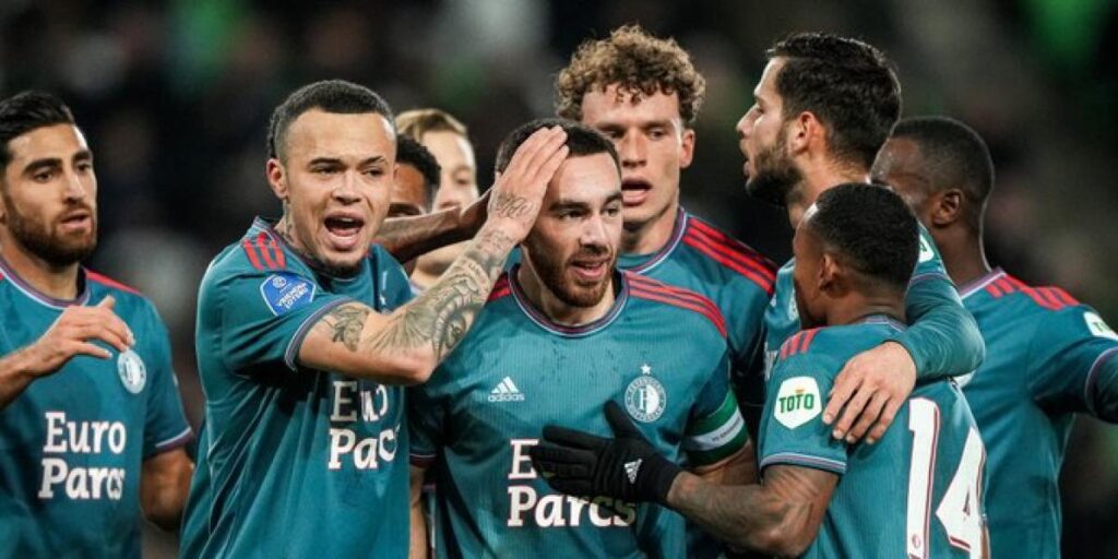 El Feyenoord, más líder tras los tropiezos de Ajax y PSV