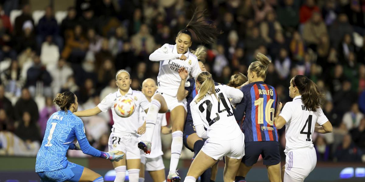 El Real Madrid felicita al Barcelona por la Supercopa femenina