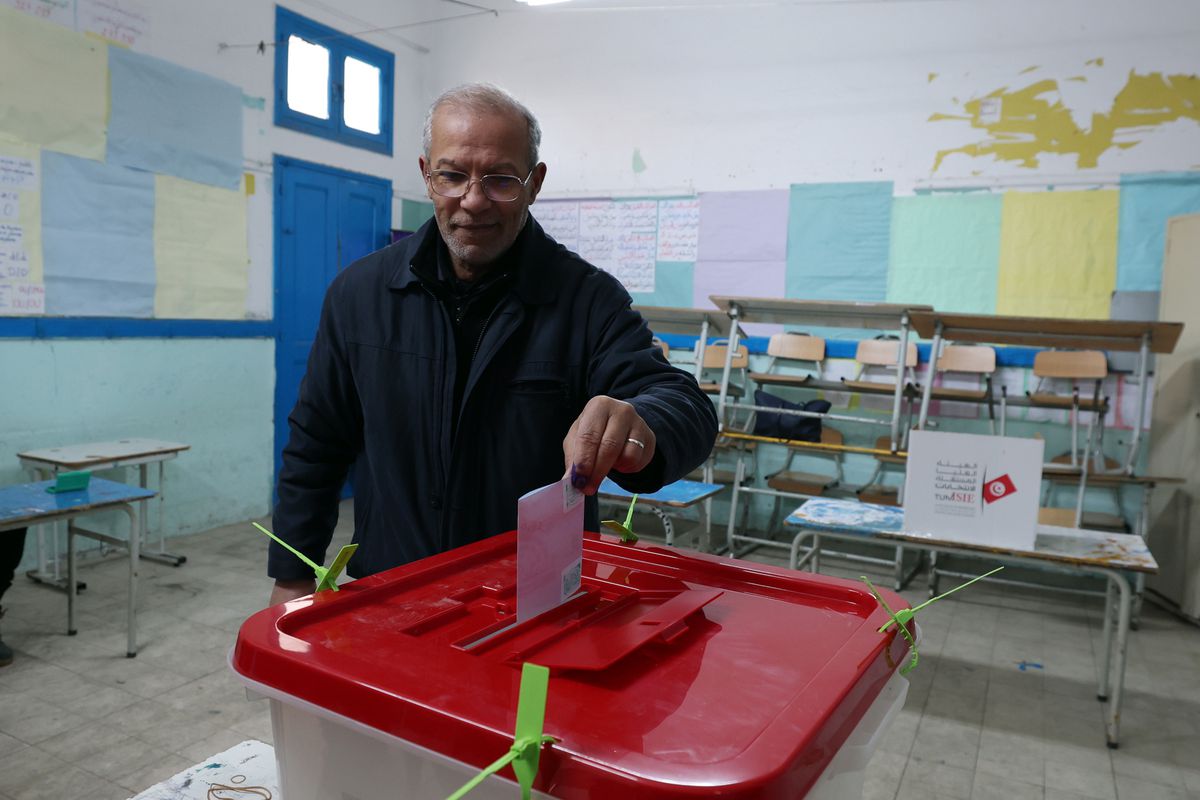 El electorado tunecino da de nuevo la espalda al presidente con solo un 11% de participación en las parlamentarias