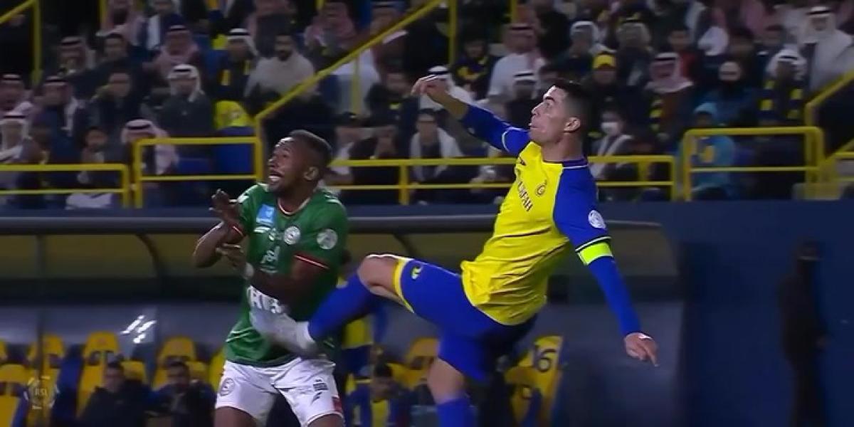 El fallido intento de chilena de Cristiano en su debut con el Al Nassr