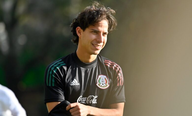 El fichaje de Diego Lainez a Tigres está "muy avanzado", según Diego Cocca