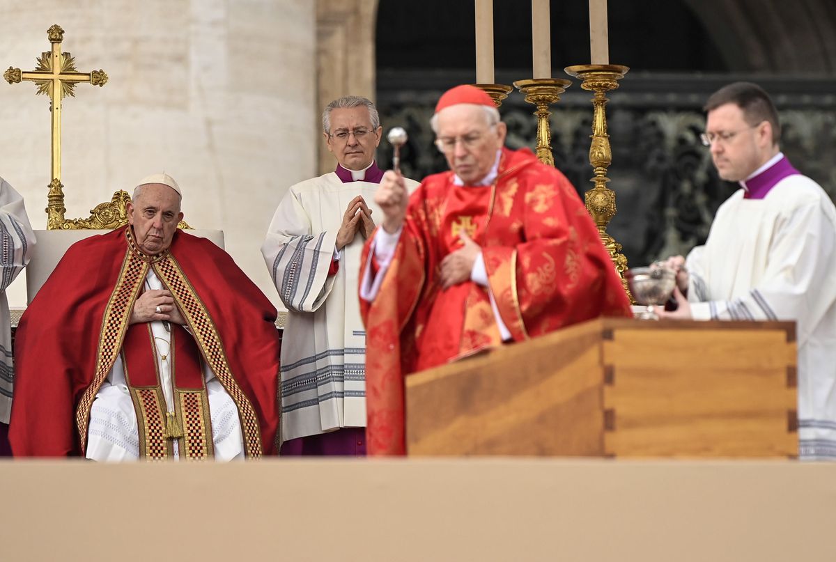 El funeral de Benedicto XVI cierra un periodo histórico de la Iglesia