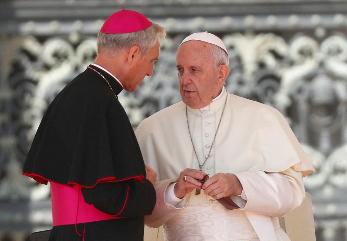 El libro del secretario de Benedicto XVI escuece en el Vaticano