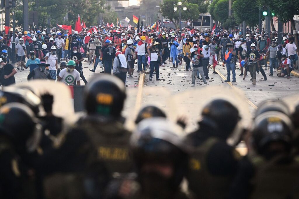 El llamamiento a una “tregua nacional” del Gobierno choca con más protestas en Perú