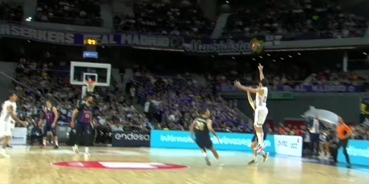 El triplazo de Llull desde media pista que pone por delante al Madrid al descanso