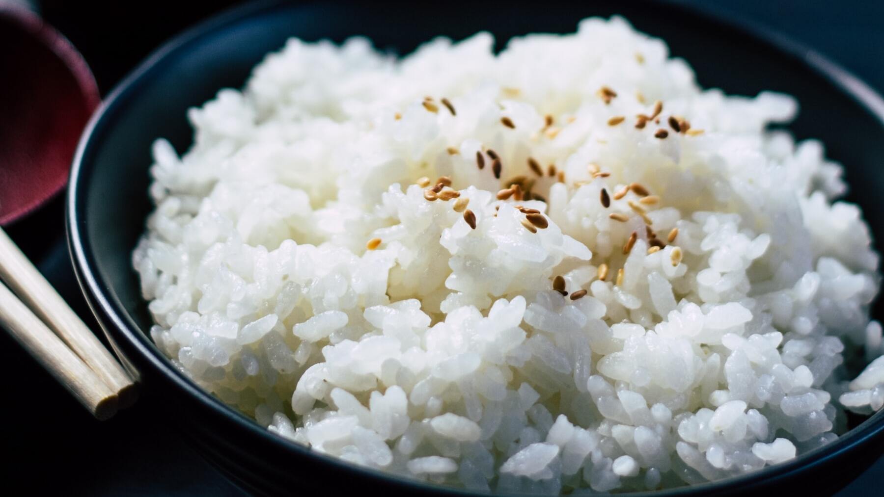 El truco definitivo para que no se apelmace el arroz blanco