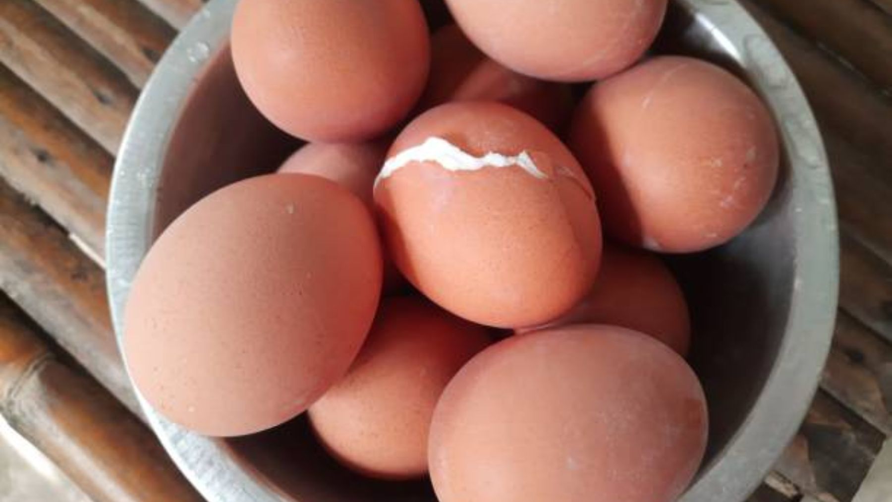 El truco viral para hacer huevos hervidos sin que huelan