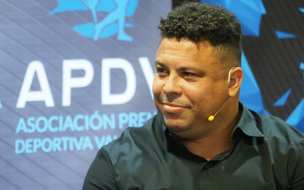 "Es lamentable, repugnante, vergonzoso": Ronaldo sobre insultos racistas a Vinicius