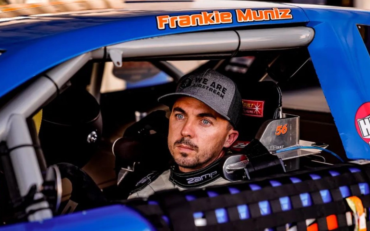 Frankie Muniz, de ‘Malcolm el de en medio’, correrá en NASCAR | Video