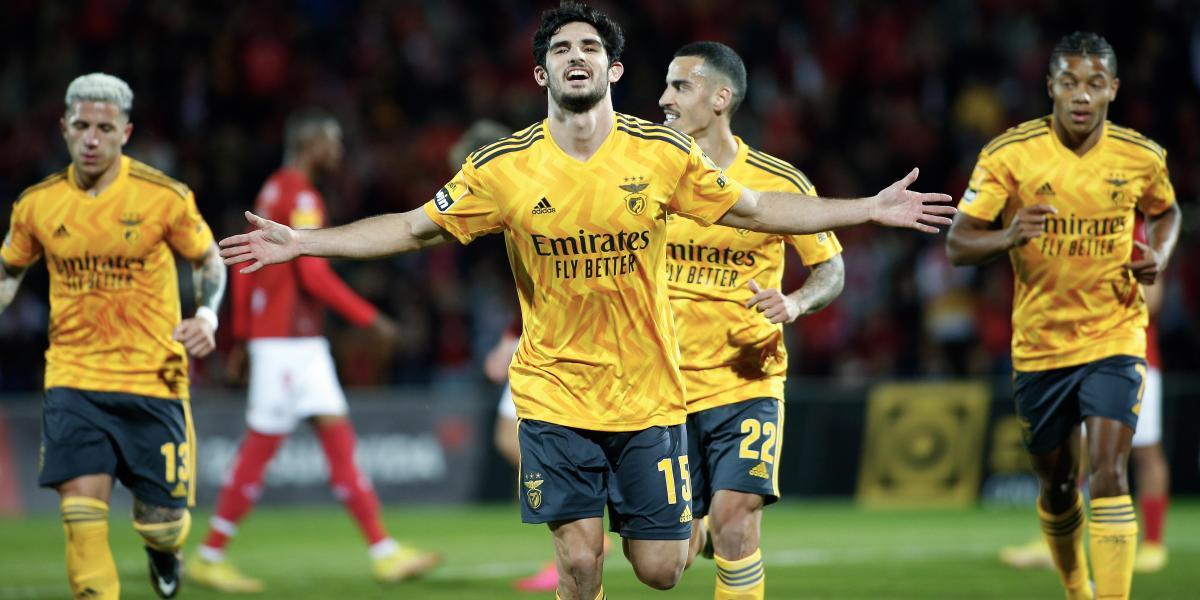 Guedes vuelve al Benfica y marca en su debut